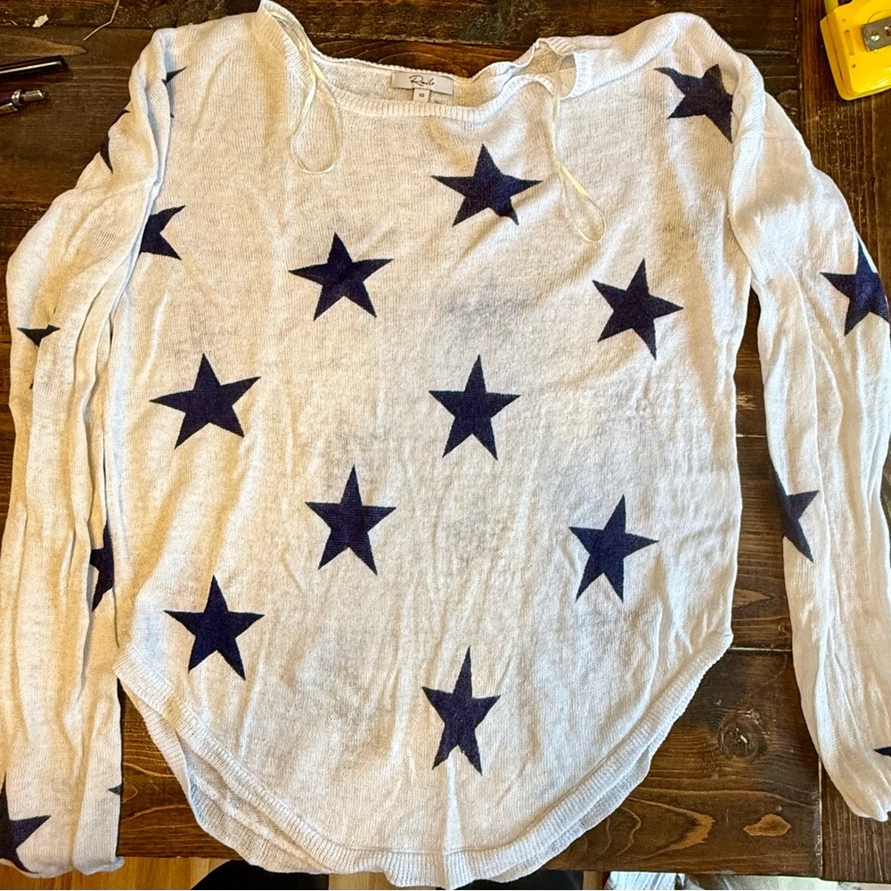 Rails Long Sleeve Linen Top - White/Navy Stars - Perfect for Summer!